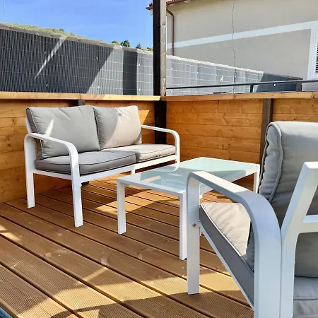 Host4u - Dimora Degli Ulivi, New With Two Bedrooms, Terrace And Parking, 10 Minutes From The Appartement