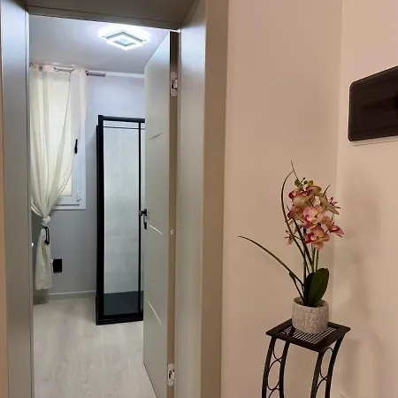 Host4u - Dimora Degli Ulivi, New With Two Bedrooms, Terrace And Parking, 10 Minutes From The Appartement Costa d'Oneglia